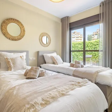 With Private Garden - Swimming Pool And Family-friendly شقة *